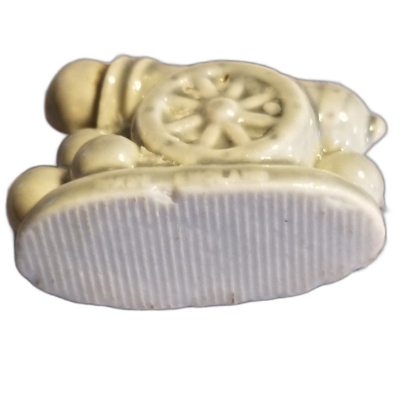 Vintage Wade Red Rose Tea Human Cannonball Figurine Whimsie Made in England - Picture 4 of 4